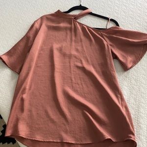 Cold shoulder top (blush pink)